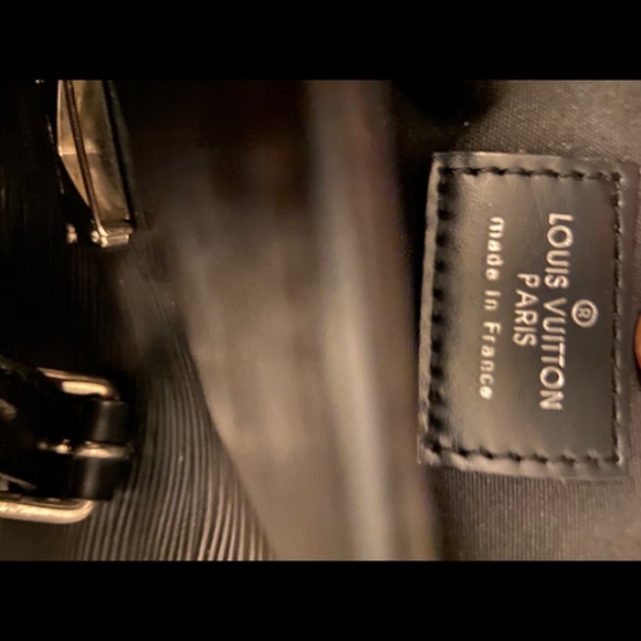 Louis Vuitton Black Epi Segur Mm - Picture 9 of 10